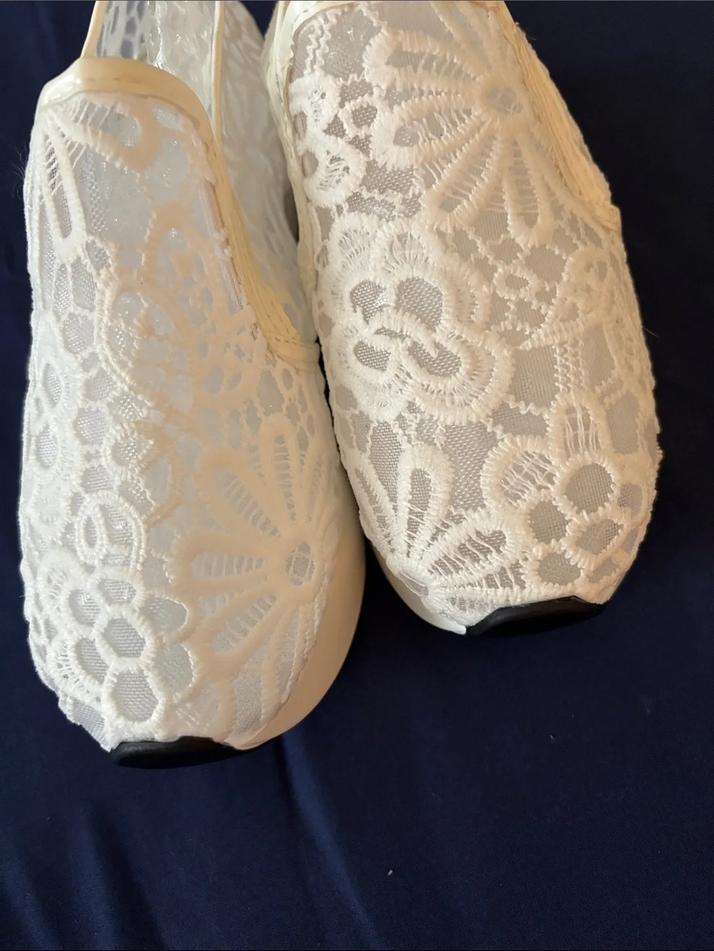 Source Unknown White Lace Wedge Slip-On Shoes
